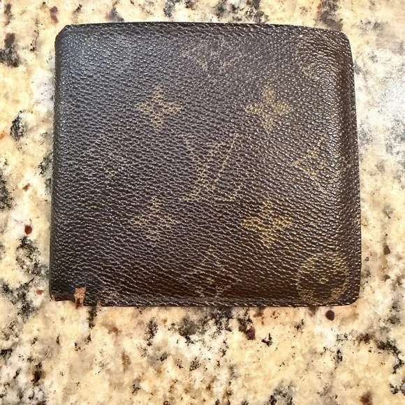 Loved Louis Vuitton wallet - Picture 2 of 6
